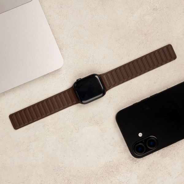Accezz Bracelet en cuir véritable magnétique Apple Watch | 44/45/46/49 mm - Chocolate Brown