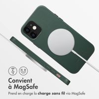 Accezz Coque arrière en cuir avec MagSafe Apple iPhone 12 (Pro) - Cedar Green