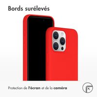 Accezz Coque Liquid Silicone iPhone 15 Pro Max - Rouge