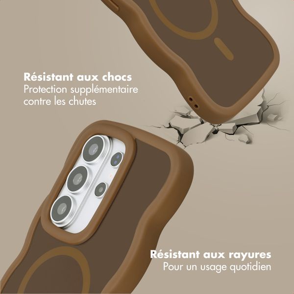 Selencia Coque arrière Wavy avec MagSafe Samsung Galaxy S26 Ultra - Mocha Brown