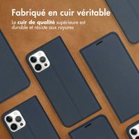 Accezz Étui de téléphone Slim Folio en cuir de qualité supérieure Apple iPhone 12 (Pro) - Bleu foncé