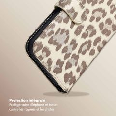 Selencia Étui de télephone portefeuille imprimé léopard Sabi Apple iPhone 15 - Soft Ivory