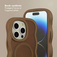Selencia Coque arrière Wavy avec MagSafe Apple iPhone 14 Pro - Mocha Brown