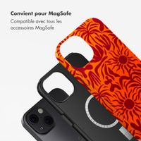 Selencia Coque arrière Vivid Tough avec MagSafe iPhone 13 - Tropical Vibes Apricot