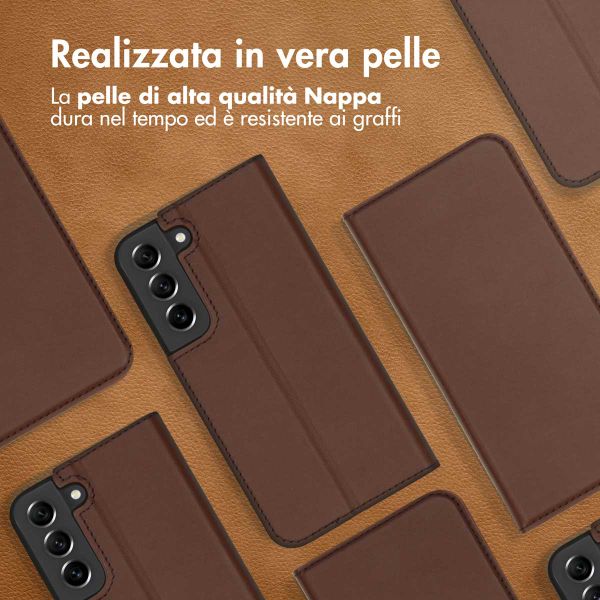 Accezz Étui de télephone Slim Folio en cuir de qualité supérieure Samsung Galaxy S22 Plus - Marron