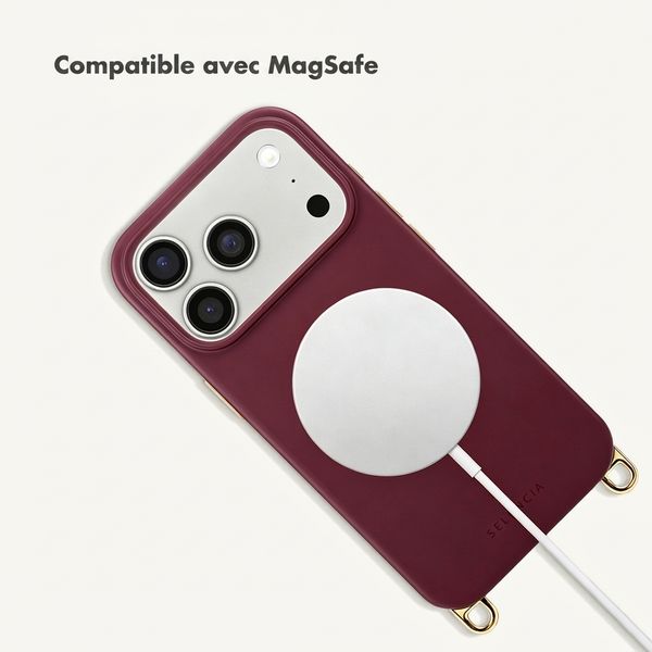 Selencia Coque arrière Rivièra avec MagSafe avec crochets amovibles Apple iPhone 17 Pro - Bold Burgundy