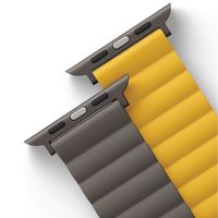 Uniq Bracelet Revix réversible Apple Watch Series 1 t/m 11 / SE / Ultra (44/45/46/49 mm) - Mustard / Khaki