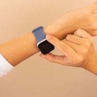 imoshion Bracelet en nylon Apple Watch Series 1 t/m 9 / SE (38/40/41 mm) | Series 10 / 11 (42 mm) - Marine Blue