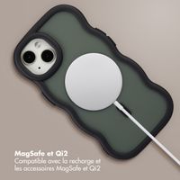 Selencia Coque arrière Wavy avec MagSafe Apple iPhone 14 / 13 - Noir