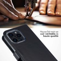 Selencia Étui de téléphone portefeuille en cuir véritable iPhone 16 Pro Max - Noir