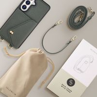 Selencia Coque de télephone Sera avec cordon et porte-cartes enveloppe Samsung Galaxy S26 - Sage Green