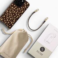 Selencia Nova coque arrière en cuir véritable avec porte-cartes Apple iPhone 15 Pro - Fawn Chic