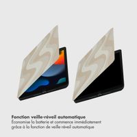 Selencia Coque tablette Vivid Apple iPad 9 (2021) 10.2 pouces / iPad 8 (2020) 10.2 pouces / iPad 7 (2019) 10.2 pouces - Desert Waves Beige