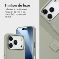 Accezz Étui de télephone portefeuille en cuir 2-en-1 avec MagSafe Apple iPhone 17 Pro - Light Grey