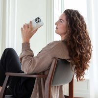 Selencia Coque arrière Vivid avec MagSafe Apple iPhone 14 - Marble Light Brown