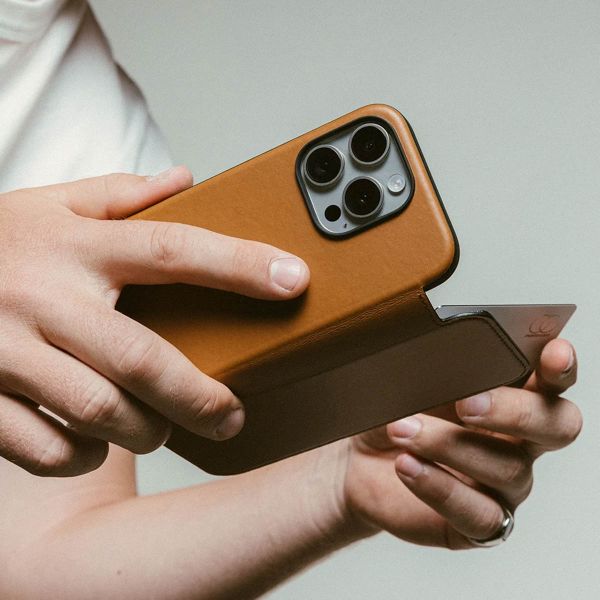 Nomad Étui de télephone portefeuille Modern Leather Folio Apple iPhone 16 Pro - English Tan