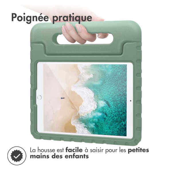 imoshion Coque kidsproof avec poignée Apple iPad 9 (2021) 10.2 pouces / iPad 8 (2020) 10.2 pouces / iPad 7 (2019) 10.2 pouces - Olive Green