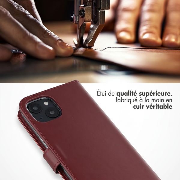 Selencia Étui portefeuille en cuir véritable Apple iPhone 14 - Burgundy