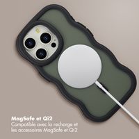 Selencia Coque arrière Wavy avec MagSafe Apple iPhone 15 Pro - Noir