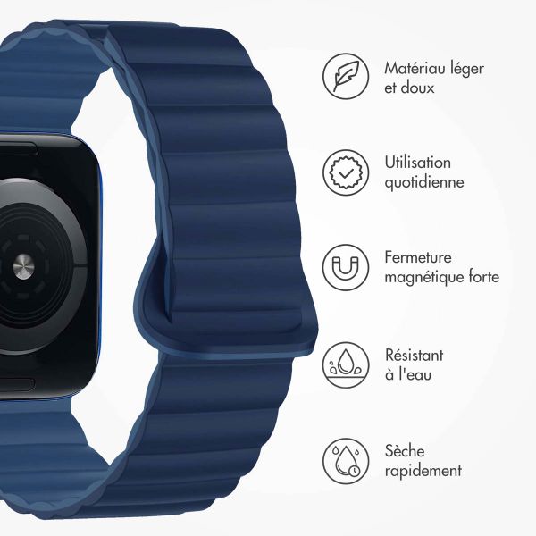 imoshion Bracelet en silicone magnétique Apple Watch Series 1 t/m 9 / SE (38/40/41 mm) | Series 10 / 11 (42 mm) - Bleu foncé