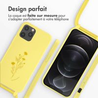 imoshion Coque design en silicone avec cordon iPhone 12 (Pro) - Flower Yellow