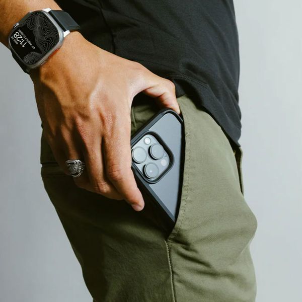 Nomad Coque Rugged Apple iPhone 15 - Noir