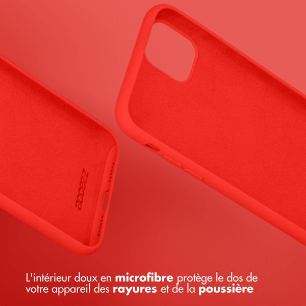 Accezz Coque Liquid Silicone iPhone 15 Pro Max - Rouge