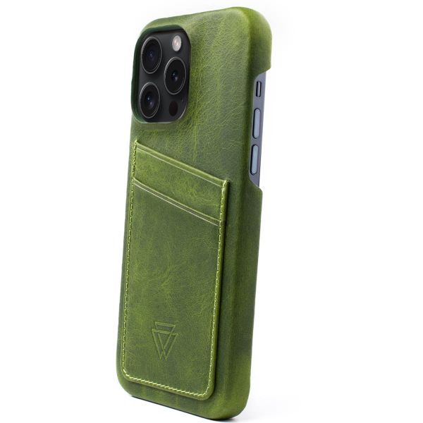 Wachikopa Coque Full Wrap C.C. avec 2 porte-cartes iPhone 15 Pro Max - Forest Green