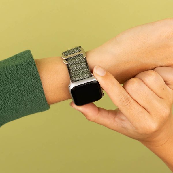 imoshion Bracelet en nylon Alpine Apple Watch Series 1 t/m 9 / SE (38/40/41 mm) | Series 10 / 11 (42 mm) - Vert