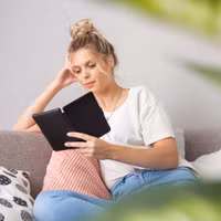 imoshion Étui de liseuse portefeuille Slim Soft Kobo Nia - Noir