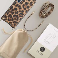 Selencia Coque arrière avec cordon et porte-cartes Nova Samsung Galaxy S25  - Leopard