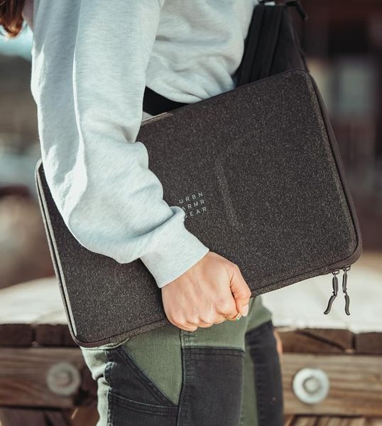 UAG Pochette ordinateur Civilian 16 pouces - Large - Gris foncé