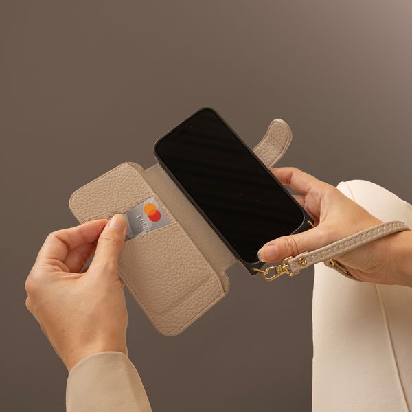 Selencia Étui Riva avec MagSafe et cordon de téléphone Apple iPhone 15 - Beige