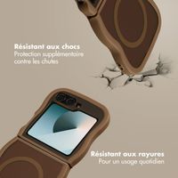 Selencia Coque arrière Wavy avec MagSafe Samsung Galaxy Z Flip 6 - Mocha Brown