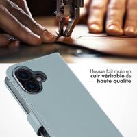 Selencia Étui portefeuille en cuir véritable Apple iPhone 16 - Air Blue