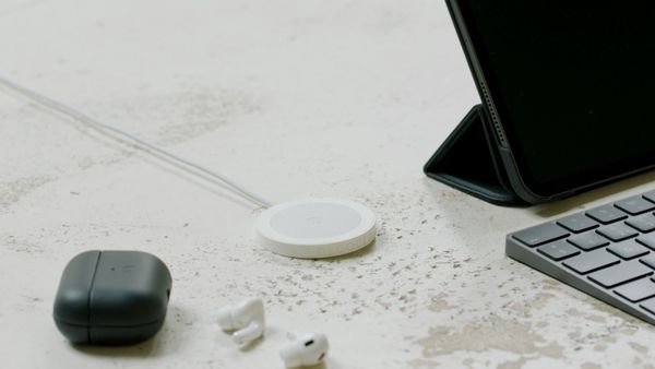 Decoded Coque en silicone MagSafe Apple iPhone 16 Pro - Blue Print