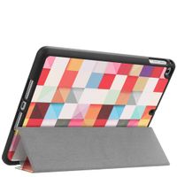 imoshion Coque tablette Design Trifold iPad 6 (2018) 9.7 pouces / iPad 5 (2017) 9.7 pouces / Air 2 (2014) / Air 1 (2013)