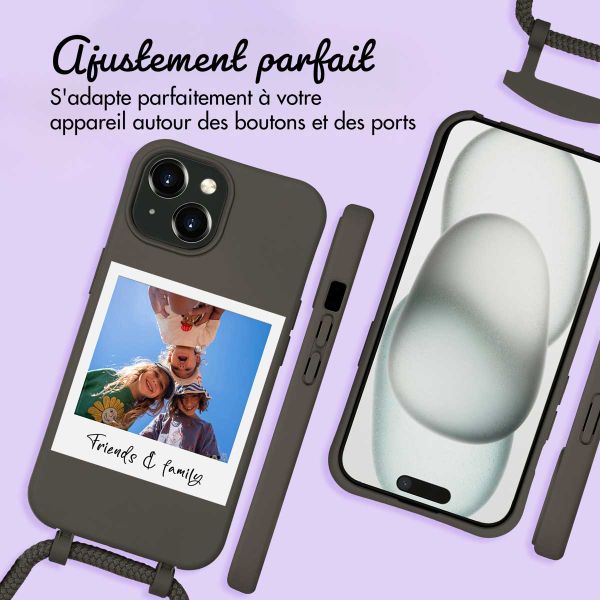 Coque de couleur personnalisée MagSafe avec cordon amovible et Polaroid iPhone 15 - Black Coffee