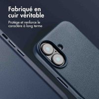 Accezz Coque arrière en cuir avec MagSafe Apple iPhone 16 - Nightfall Blue
