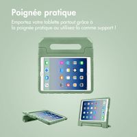 imoshion Coque kidsproof avec poupées amovibles Apple iPad 9 (2021) 10.2 pouces / iPad 8 (2020) 10.2 pouces / iPad 7 (2019) 10.2 pouces - Olive Green