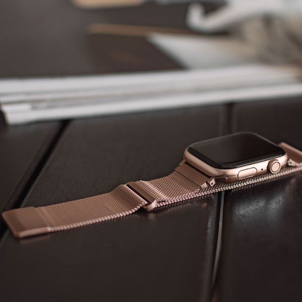 Uniq Bracelet Dante Mesh Milanese en acier Apple Watch Series 1 t/m 9 / SE (38/40/41 mm) | Series 10 / 11 (42 mm) - Rose