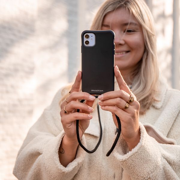 imoshion Coque de couleur avec cordon amovible Apple iPhone 11 - Noir