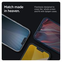 Spigen EZ Fit GLAS.tR Protection d'écran en verre confidentialité - 1 pack Apple iPhone 17e / 16e / 14 / 13 / 13 Pro