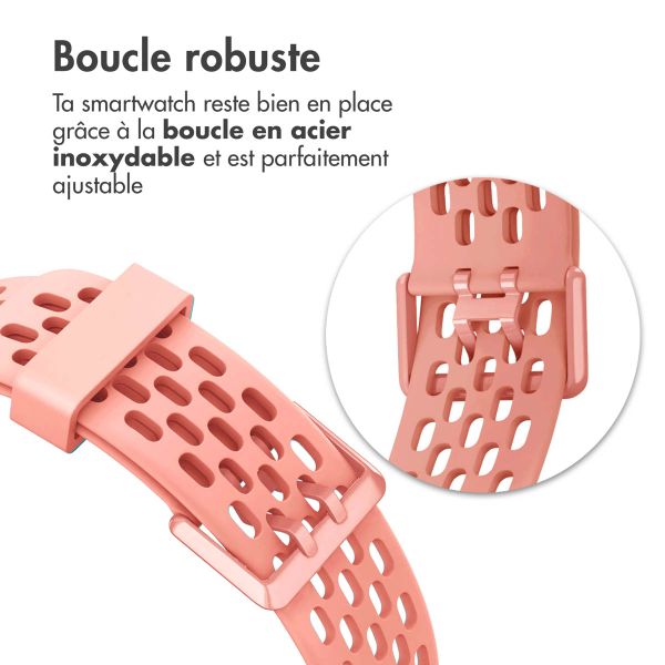 imoshion Bracelet de sport en silicone avec trous Fitbit Charge 5 / Charge 6 - Pêche