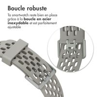 imoshion Bracelet de sport en silicone avec trous Fitbit Charge 5 / Charge 6 - Gris