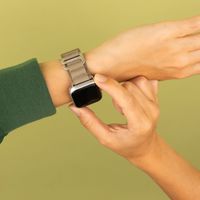 imoshion Bracelet en nylon Alpine Apple Watch Series 1 t/m 9 / SE (38/40/41 mm) | Series 10 / 11 (42 mm) - Olive Green