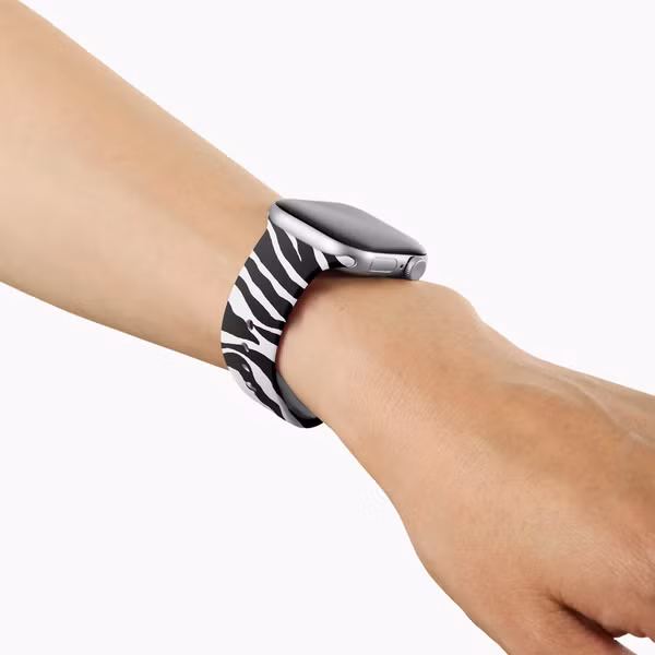 iDeal of Sweden Bracelet montre entrée de gamme Apple Watch Series 1 - 9 / SE (38/40/41 mm) | Series 10 / 11 (42 mm) - Taille S/M - Iconic Zebra