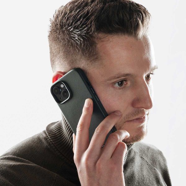 Accezz Coque arrière en cuir avec MagSafe Apple iPhone 15 Pro Max - Cedar Green