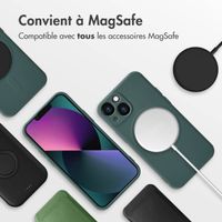 imoshion Coque Couleur avec MagSafe Apple iPhone 13 Mini - Vert foncé