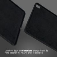 Accezz Coque Liquid Silicone avec porte-stylet Apple iPad Air 11 pouces (2025) M3 / (2024) M2 / Air 5 (2022) / Air 4 (2020) - Noir